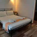 Spyros Santorini Períssa