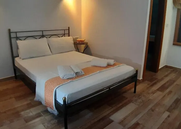 Spyros Santorini بيريسا