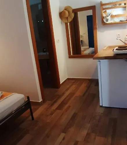 Spyros Santorini بيريسا