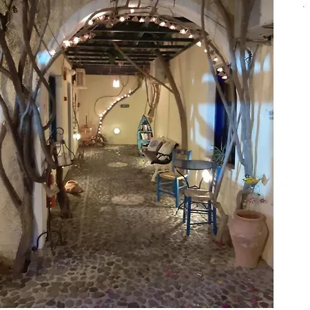 Spyros Santorini * Perissa (Santorini)