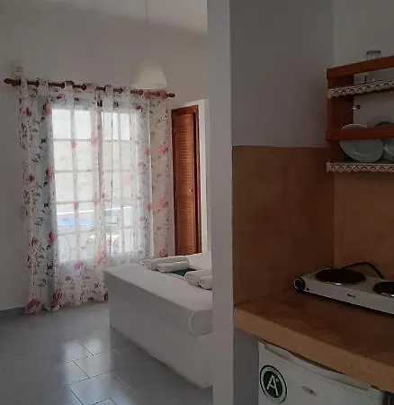 Spyros Santorini * Perissa (Santorini)