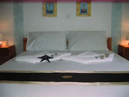 Spyros Santorini * Perissa (Santorini)